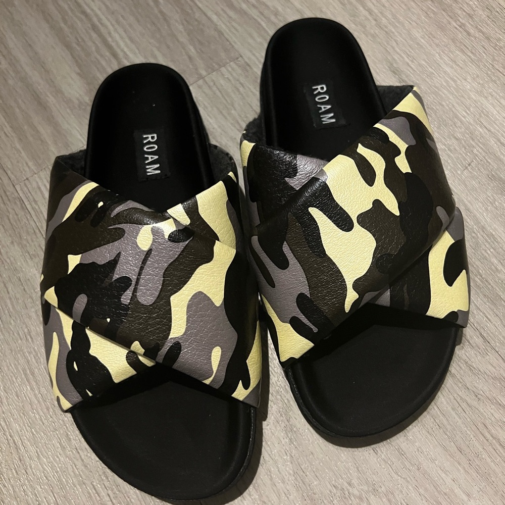 ROAM puffy slides